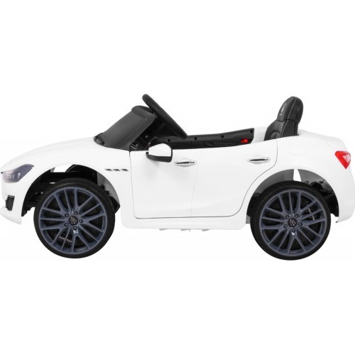 Maserati Ghibli elektromobilis, baltas