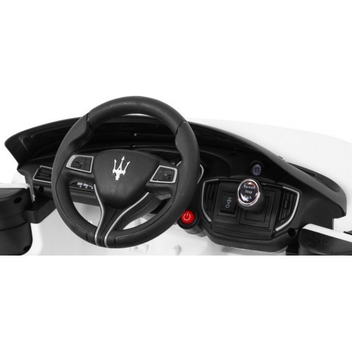 Maserati Ghibli elektromobilis, baltas