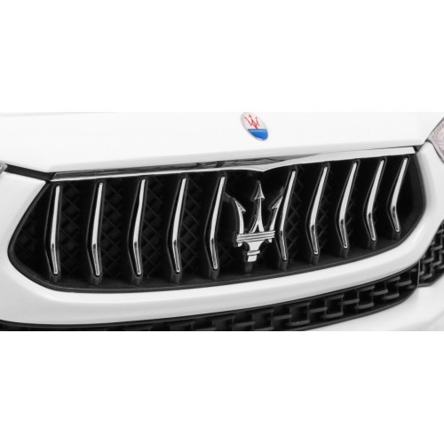 Maserati Ghibli elektromobilis, baltas
