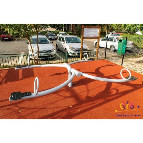 Double Seesaw Inter-Play Crab