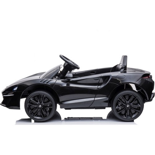Электромобиль McLaren Artura, чёрный