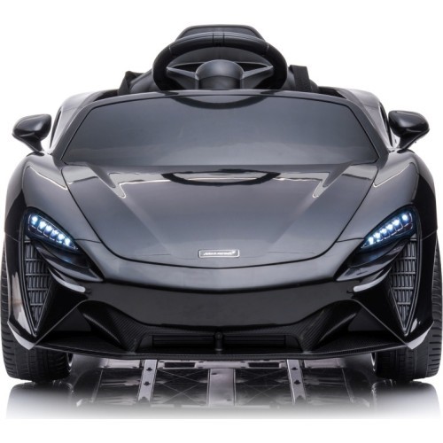 Электромобиль McLaren Artura, чёрный