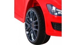Elektromobilis Maserati Ghibli, raudonas