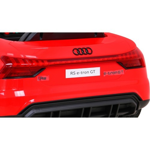 Elektromobilis Audi RS E-Tron GT, raudonas