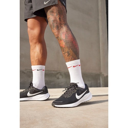 Мужская обувь Nike Revolution 7 Black White FB2207 001