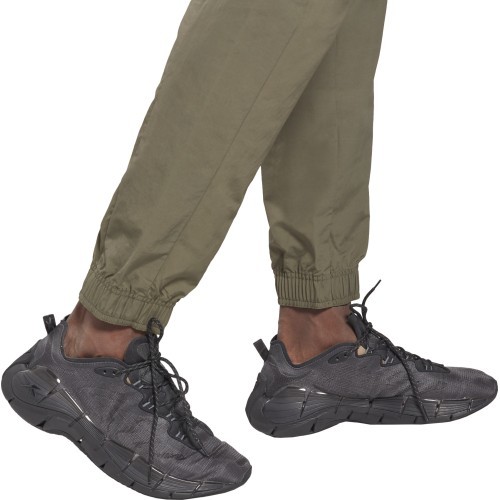 Спортивный костюм мужской Reebok TS Tracksuit, зелёный HA9052