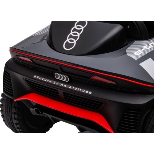 Elektromobilis Audi RSQ E-TRON, pilkas