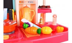 Детская кухня KitchenEtte с краном и водой, 65 предметов
