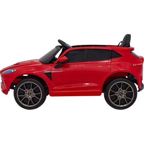 Электромобиль Aston Martin DBX, красный