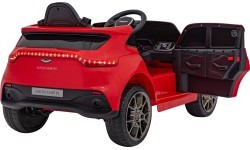 Электромобиль Aston Martin DBX, красный