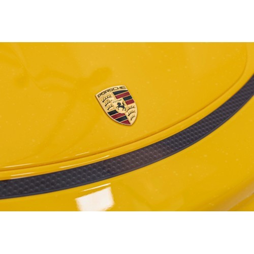 Электромобиль Porsche Spyder RS 718, жёлтый