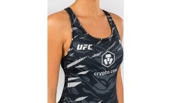 UFC Fusion by Venum Authentic Fight Night moteriškas prigludęs marškinėlis be rankovių su integruota liemenėle – juodas