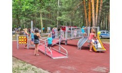 Žaidimų aikštelė, pritaikyta neįgaliųjų vežimėliams Inter-Play Centaur