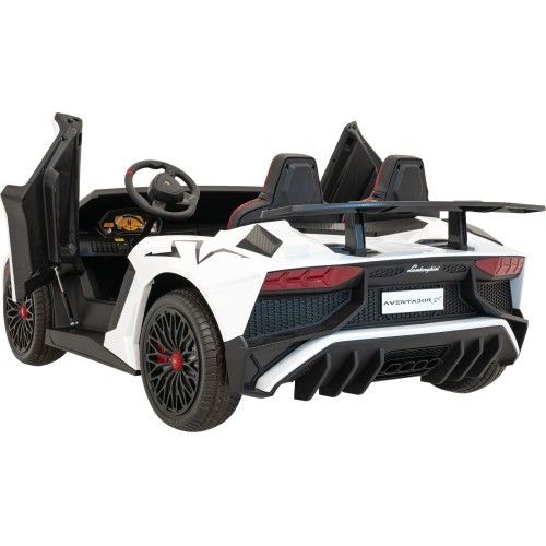 Vehicle Lamborghini Aventador SV White