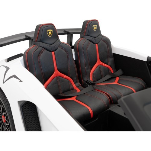 Vehicle Lamborghini Aventador SV White