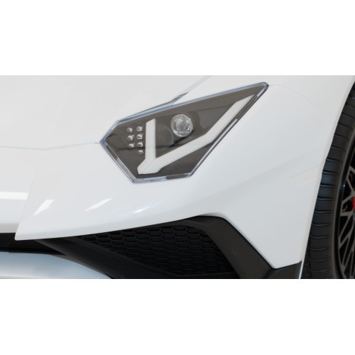 Vehicle Lamborghini Aventador SV White