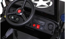Retro karinis automobilis, juodas