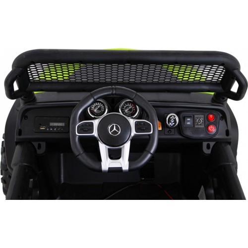 Vehicle Mercedes BENZ UNIMOG Green