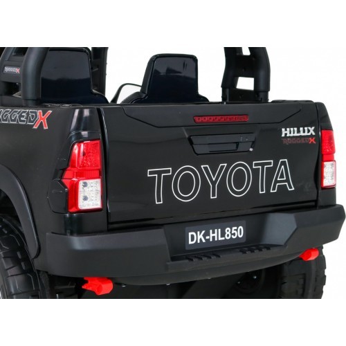Электромобиль Toyota Hilux, чёрный