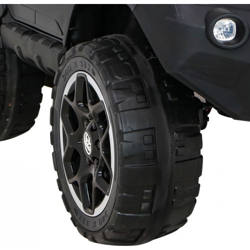 Vehicle Toyota Hilux Black