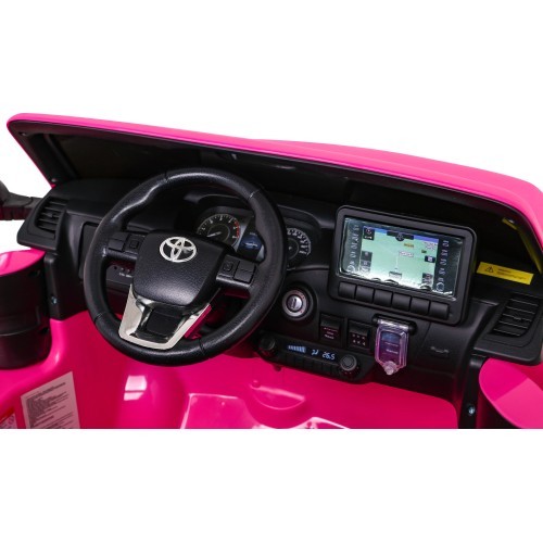 Toyota Hilux automobilis rožinis