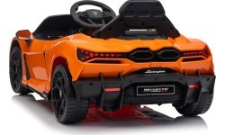 Электромобиль Lamborghini Revuelto, оранжевый