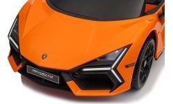 Электромобиль Lamborghini Revuelto, оранжевый