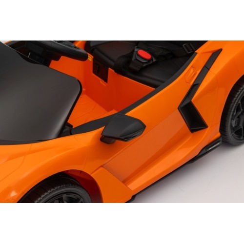 Elektromobilis Lamborghini Revuelto, oranžinis