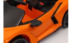 Электромобиль Lamborghini Revuelto, оранжевый