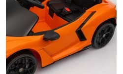 Elektromobilis Lamborghini Revuelto, oranžinis
