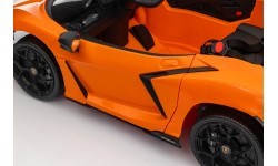 Elektromobilis Lamborghini Revuelto, oranžinis