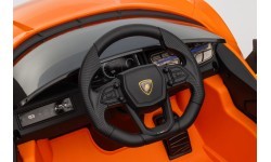 Elektromobilis Lamborghini Revuelto, oranžinis
