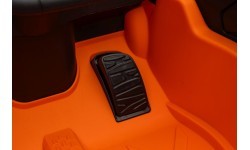 Elektromobilis Lamborghini Revuelto, oranžinis