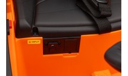 Электромобиль Lamborghini Revuelto, оранжевый