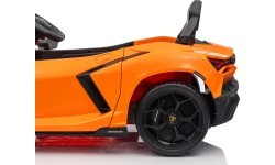 Elektromobilis Lamborghini Revuelto, oranžinis