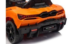 Электромобиль Lamborghini Revuelto, оранжевый
