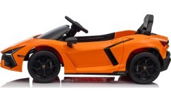 Электромобиль Lamborghini Revuelto, оранжевый