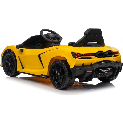Электромобиль Lamborghini Revuelto, жёлтый