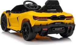 Электромобиль Lamborghini Revuelto, жёлтый