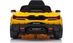 Электромобиль Lamborghini Revuelto, жёлтый