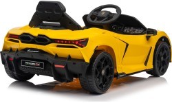 Электромобиль Lamborghini Revuelto, жёлтый
