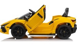 Электромобиль Lamborghini Revuelto, жёлтый