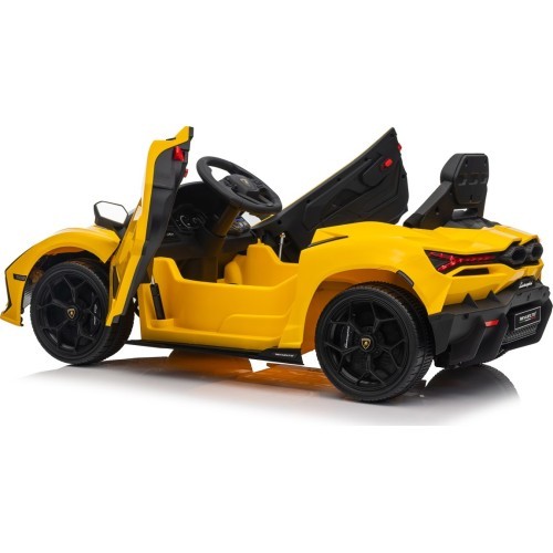 Электромобиль Lamborghini Revuelto, жёлтый