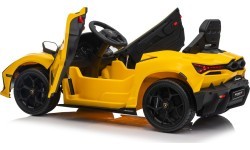 Электромобиль Lamborghini Revuelto, жёлтый