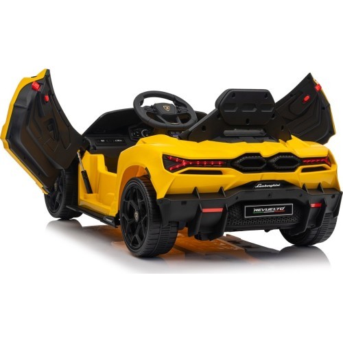Электромобиль Lamborghini Revuelto, жёлтый