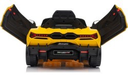 Электромобиль Lamborghini Revuelto, жёлтый