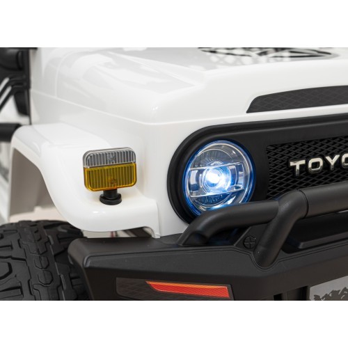 Elektromobilis Toyota FJ Cruiser, baltas