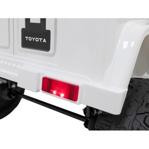 Электромобиль Toyota FJ Cruiser, белый