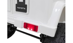 Elektromobilis Toyota FJ Cruiser, baltas