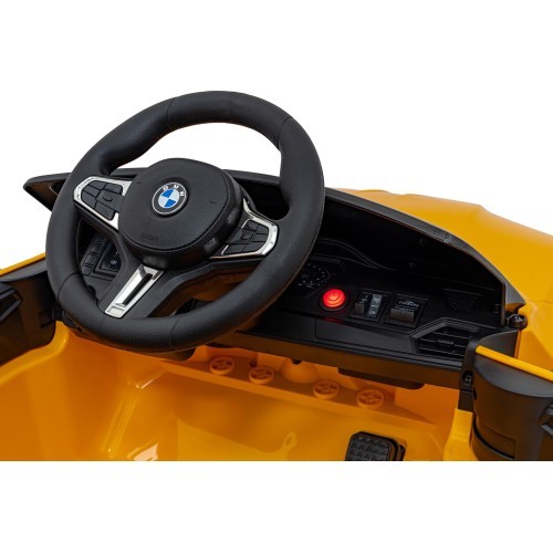 Vehicle BMW M4 Yellow
